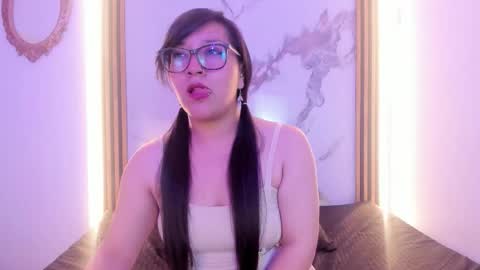 Snapshot of skye_bluee_ chatting on September 16, 3:07 am skye_bluee_ online show from September 16, 3:07 am
