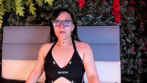 Snapshot of skye_bluee_ chatting on September 21, 3:08 am skye_bluee_ online show from September 21, 3:08 am