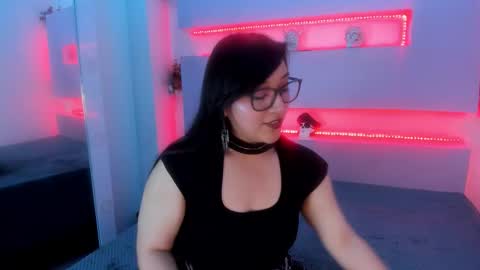 Snapshot of skye_bluee_ chatting on October 1, 3:34 am skye_bluee_ online show from October 1, 3:34 am