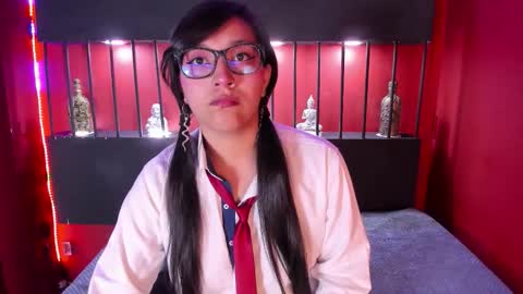 Snapshot of skye_bluee_ chatting on October 12, 3:27 am skye_bluee_ online show from October 12, 3:27 am