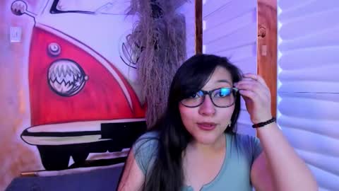 Snapshot of skye_bluee_ chatting on October 14, 3:18 am skye_bluee_ online show from October 14, 3:18 am