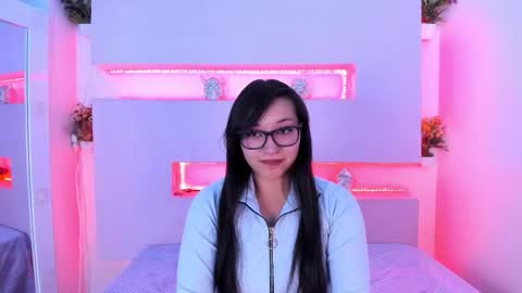 Snapshot of skye_bluee_ chatting on October 21, 3:29 am skye_bluee_ online show from October 21, 3:29 am