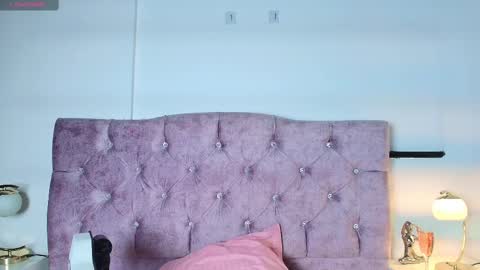 skye moore online show from October 18, 7:25 pm