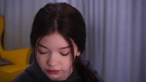 Snapshot of skyeriehm chatting on December 14, 7:36 am Amy online show from December 14, 7:36 am