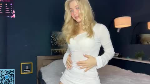 Snapshot of skyeveil chatting on October 24, 7:10 pm Skye online show from October 24, 7:10 pm