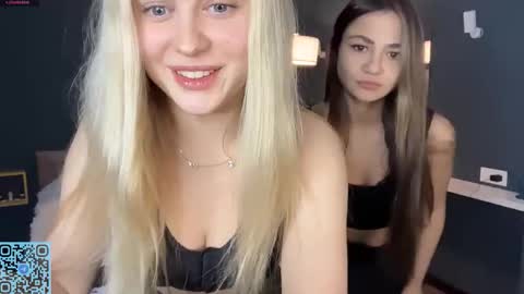 Snapshot of skyeveil chatting on February 7, 6:55 pm Skye online show from February 7, 6:55 pm