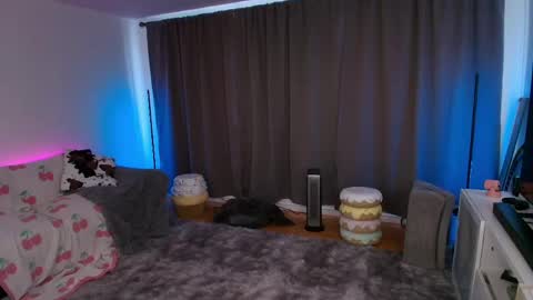 Skye Watson online show from March 31, 6:52 pm