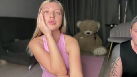 Snapshot of skyffi chatting on February 2, 6:53 pm GARRY AND SOPHIA online show from February 2, 6:53 pm