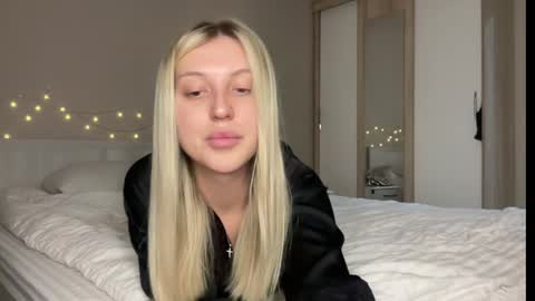 Snapshot of skyffi chatting on February 6, 7:29 pm GARRY AND SOPHIA online show from February 6, 7:29 pm