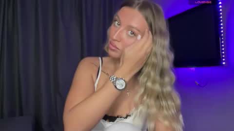 Snapshot of skyffi chatting on October 4, 8:40 pm GARRY AND SOPHIA online show from October 4, 8:40 pm