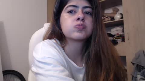 Skyler online show from December 31, 4:49 am