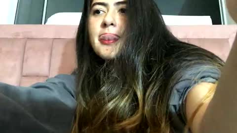 Skyler online show from April 7, 2:01 am