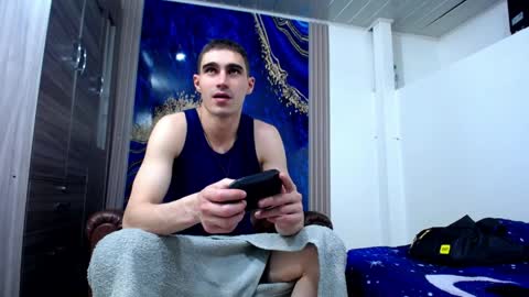 Snapshot of skyler_wild chatting on April 1, 10:18 pm Skyler online show from April 1, 10:18 pm