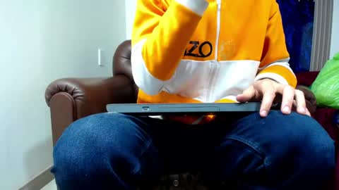 Snapshot of skyler_wild chatting on April 20, 8:54 pm Skyler online show from April 20, 8:54 pm