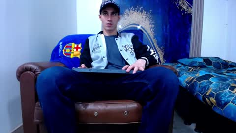 Snapshot of skyler_wild chatting on April 22, 12:24 am Skyler online show from April 22, 12:24 am