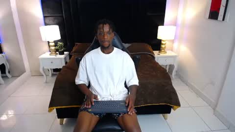 Snapshot of skylerbigxxx chatting on July 17, 4:30 am SKYLERBIGXXX online show from July 17, 4:30 am