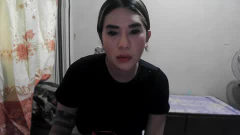 Snapshot of skylerfox90210 chatting on June 17, 12:35 am Skylersworld online show from June 17, 12:35 am