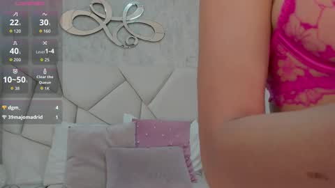 Snapshot of skylerwhite02 chatting on November 25, 9:26 pm Skyler online show from November 25, 9:26 pm