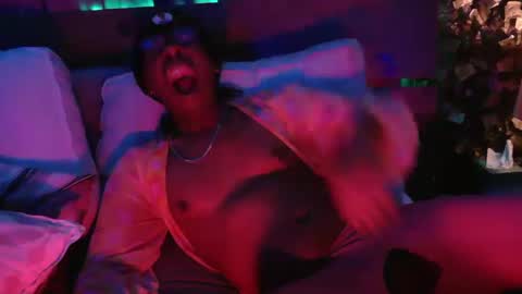 skyonetoo3 online show from February 15, 8:43 pm