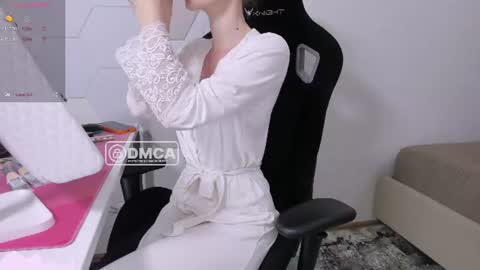 Snapshot of skyqueeni chatting on June 15, 6:48 am Nastya online show from June 15, 6:48 am