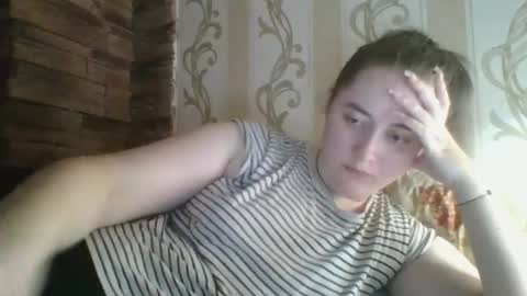 skyressie333 online show from December 3, 8:51 pm