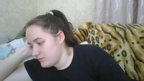 skyressie333 online show from March 14, 7:30 pm