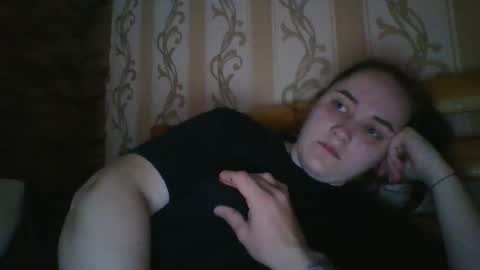 skyressie333 online show from March 19, 8:35 pm