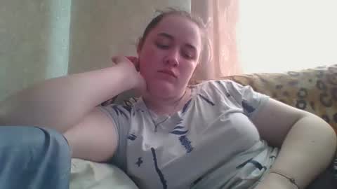 skyressie333 online show from March 28, 7:52 am