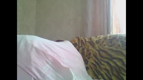 skyressie333 online show from April 11, 7:56 am