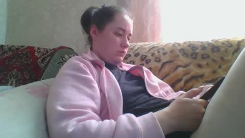 skyressie333 online show from April 17, 7:00 am