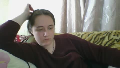 skyressie333 online show from April 17, 7:50 pm