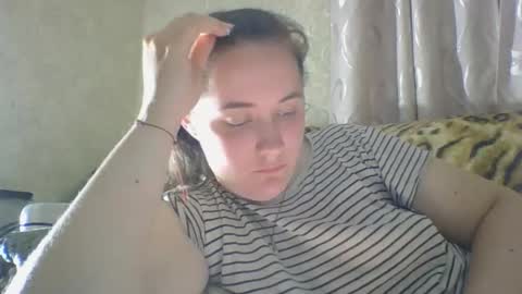 Snapshot of skyressie333 chatting on June 1, 7:59 pm skyressie333 online show from June 1, 7:59 pm