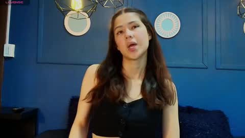 Snapshot of skyy_bloom chatting on October 31, 11:33 am Sky online show from October 31, 11:33 am