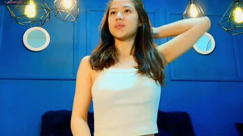 Snapshot of skyy_bloom chatting on November 8, 12:05 pm Sky online show from November 8, 12:05 pm