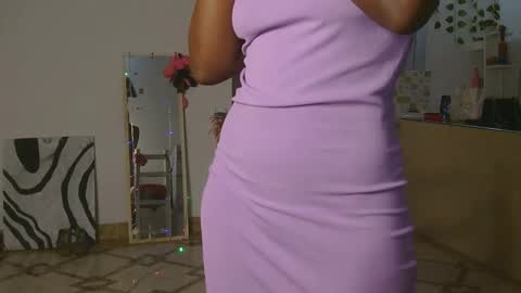 Snapshot of skyy_brown chatting on November 23, 9:14 pm Bella online show from November 23, 9:14 pm