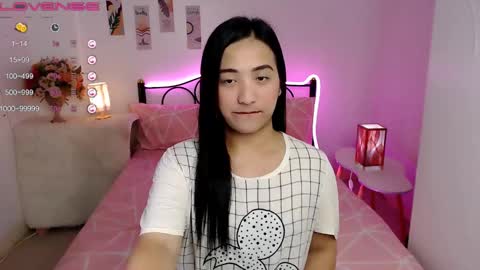 Queen Cyrine online show from December 20, 1:00 pm