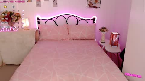 Queen Cyrine online show from March 9, 9:02 am