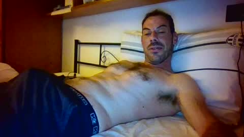 Snapshot of slevin1983 chatting on June 20, 8:44 pm slevin online show from June 20, 8:44 pm