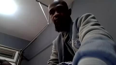 Snapshot of slickerthan12 chatting on February 6, 7:35 am BBC Hanging online show from February 6, 7:35 am