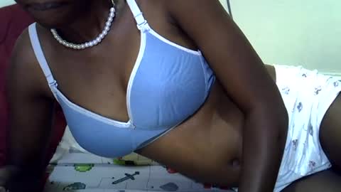 Snapshot of slim_kiteey chatting on June 15, 8:55 pm slim_kiteey online show from June 15, 8:55 pm