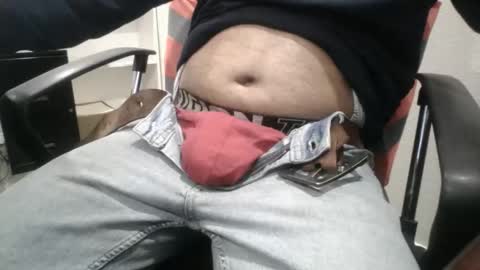 Snapshot of slimjimorange9 chatting on November 6, 1:39 am slimjimorange9 online show from November 6, 1:39 am