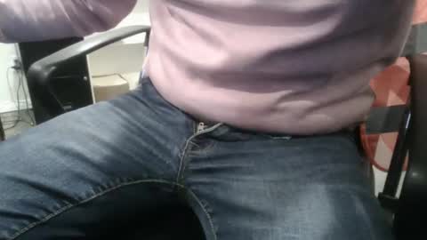 Snapshot of slimjimorange9 chatting on November 15, 9:32 pm slimjimorange9 online show from November 15, 9:32 pm