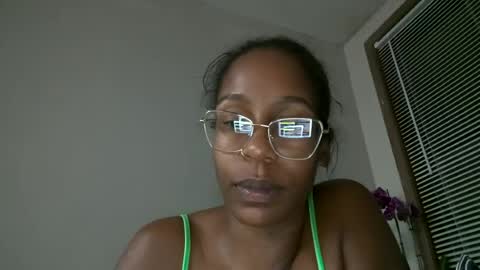 slimmmgooodie69 online show from July 2, 3:23 am