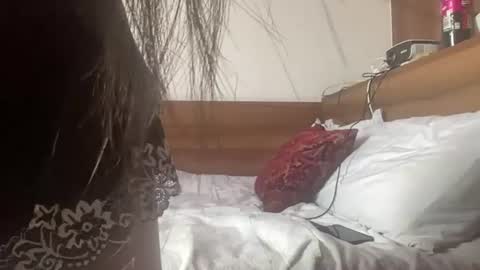 Snapshot of slimthickdesi chatting on June 15, 2:08 pm slimthickdesi online show from June 15, 2:08 pm