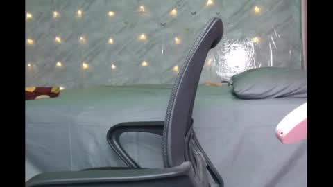Snapshot of slimzyx chatting on December 25, 7:14 am slimzyx online show from December 25, 7:14 am
