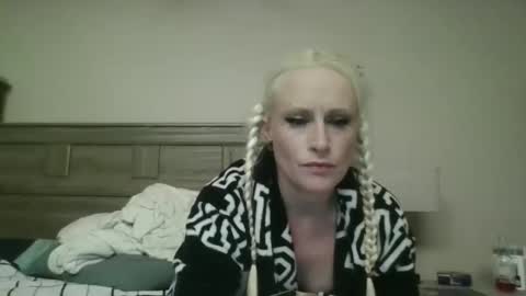 slip_inslide online show from April 16, 10:38 am