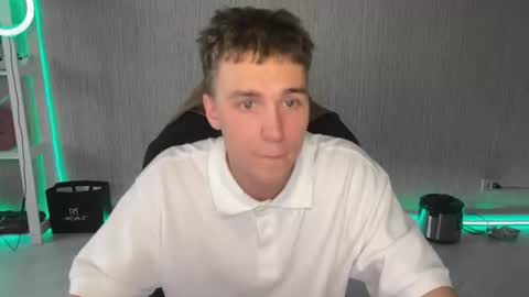 Snapshot of slippery_baby chatting on June 21, 7:16 pm Mila online show from June 21, 7:16 pm