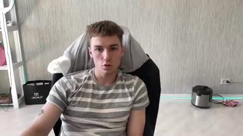 Snapshot of slippery_baby chatting on June 23, 9:07 am Mila online show from June 23, 9:07 am