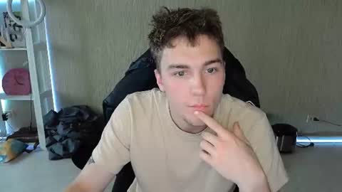 Snapshot of slippery_baby chatting on July 6, 5:04 pm Mila online show from July 6, 5:04 pm