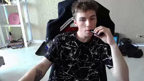 Snapshot of slippery_baby chatting on July 15, 1:27 pm Mila online show from July 15, 1:27 pm